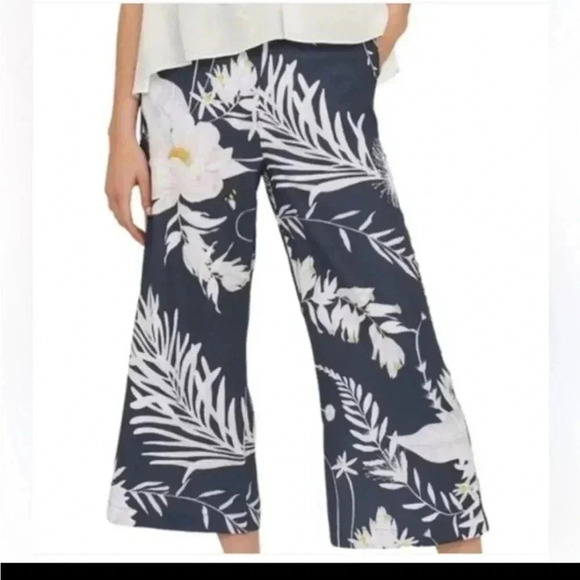 H&M Pants - Anna Glover H&M size US 12 Wide Leg Capri! Great Condition!